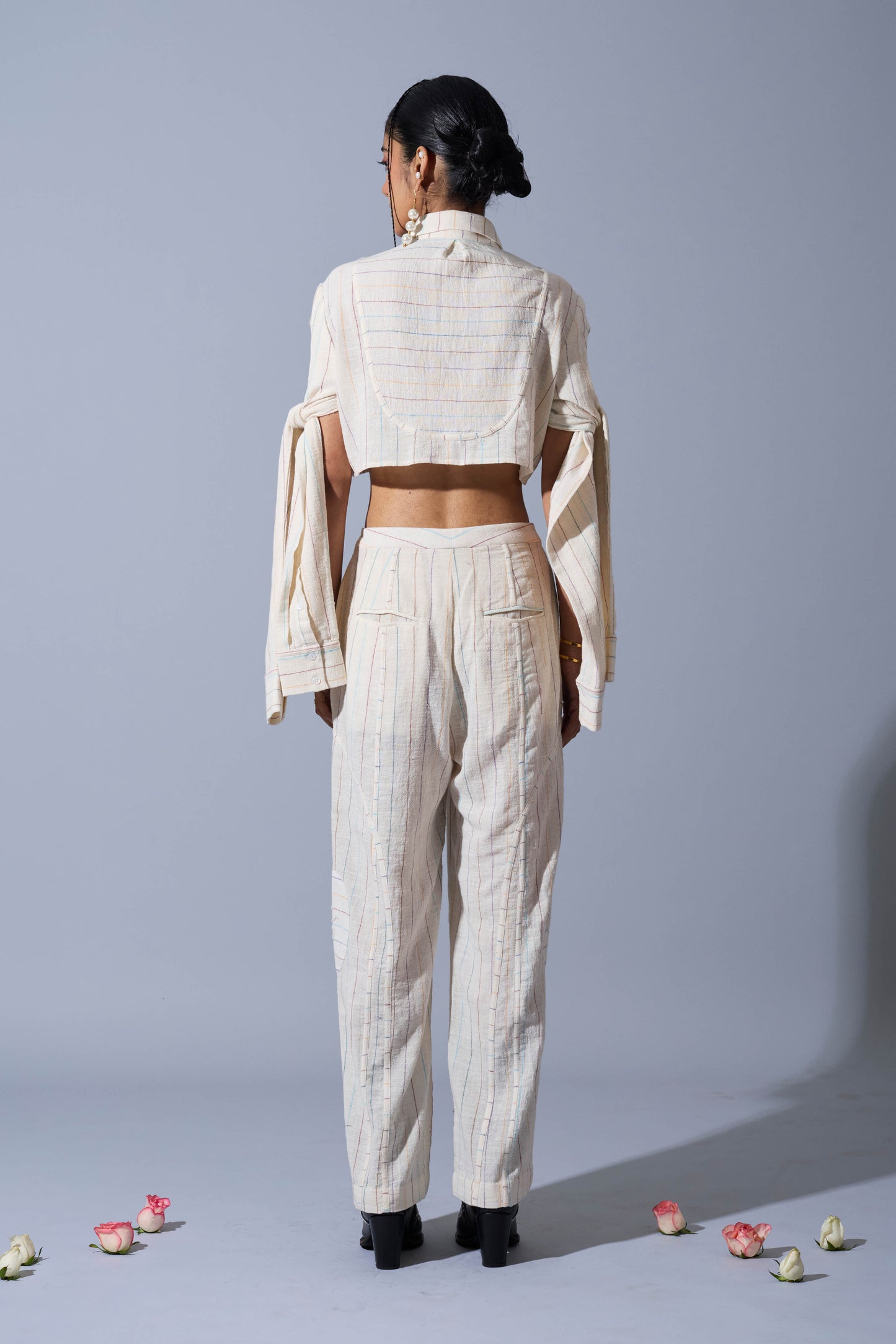 CROPPED TIE-UP SLEEVE SHIRT IN LINEN