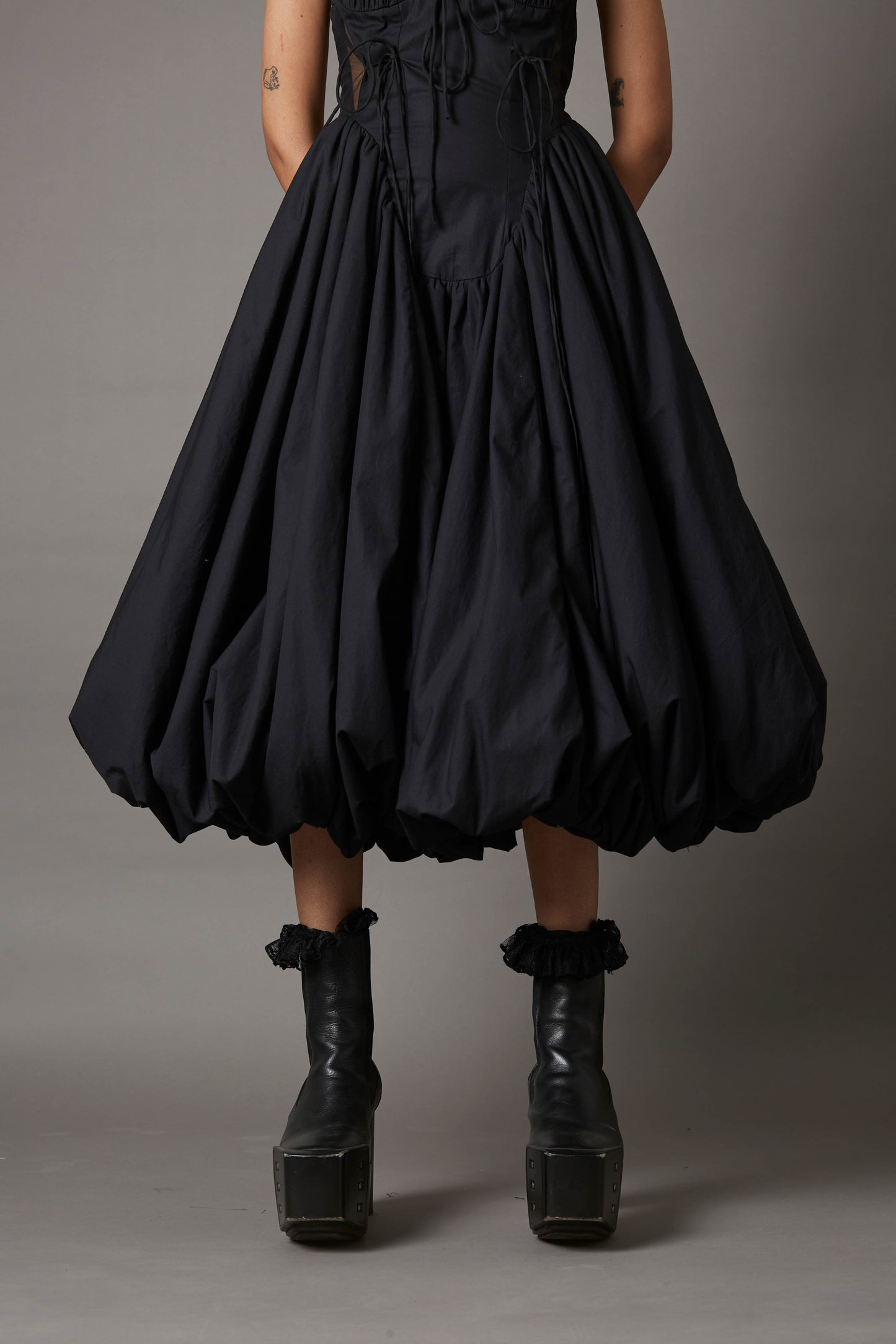 BILLOW DRESS IN BLACK