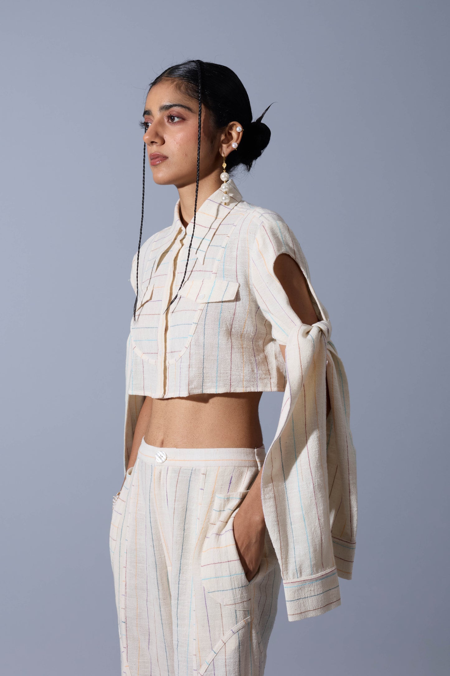 CROPPED TIE-UP SLEEVE SHIRT IN LINEN