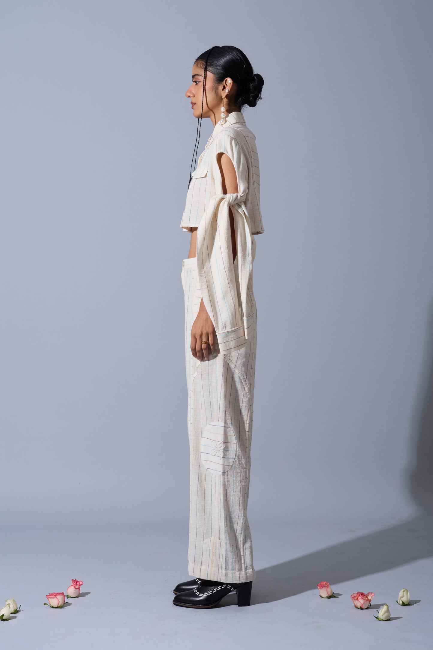 CROPPED TIE-UP SLEEVE SHIRT IN LINEN