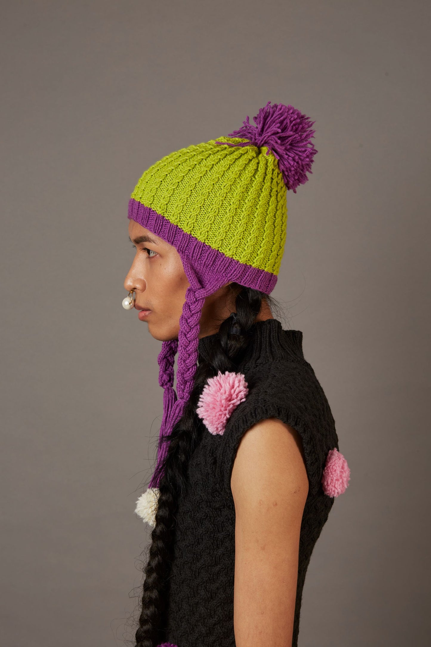 QUOD LOVE IN TOKYO BEANIE WITH BRAIDS IN ORGANIC WOOL IN PURPLE AND LIME