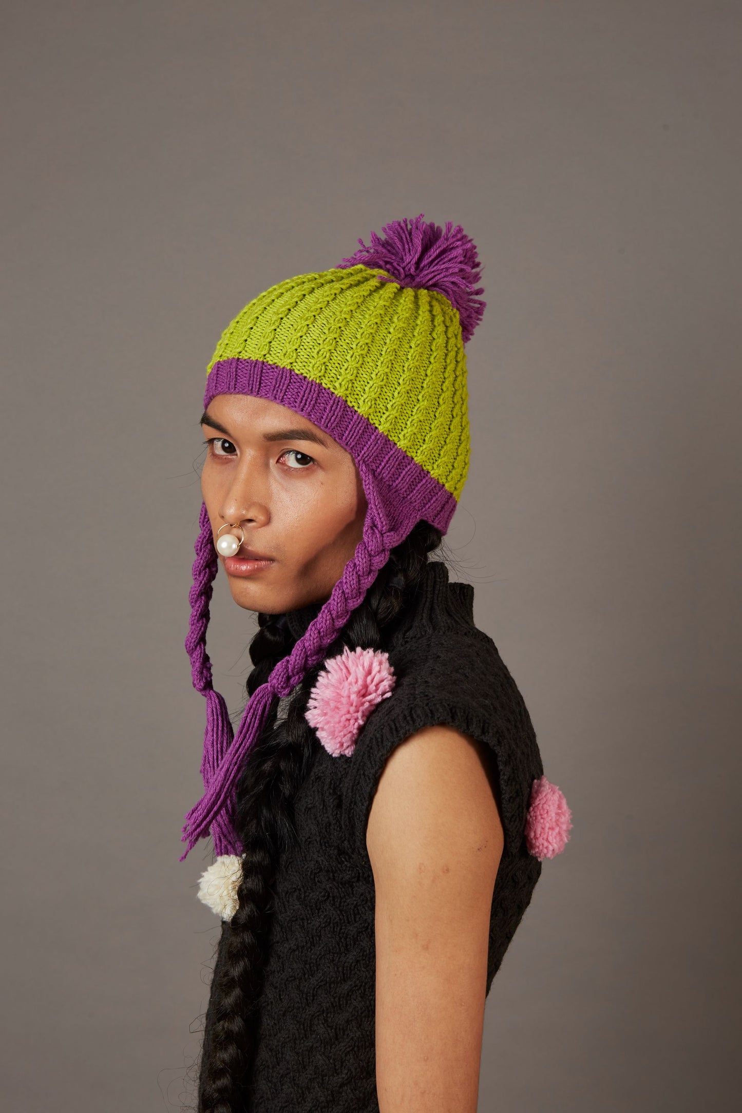 QUOD LOVE IN TOKYO BEANIE WITH BRAIDS IN ORGANIC WOOL IN PURPLE AND LIME