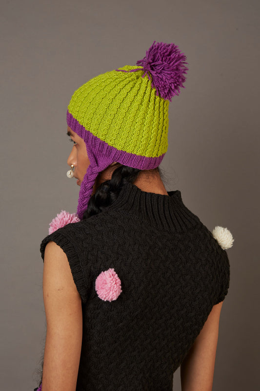 QUOD LOVE IN TOKYO BEANIE WITH BRAIDS IN ORGANIC WOOL IN PURPLE AND LIME