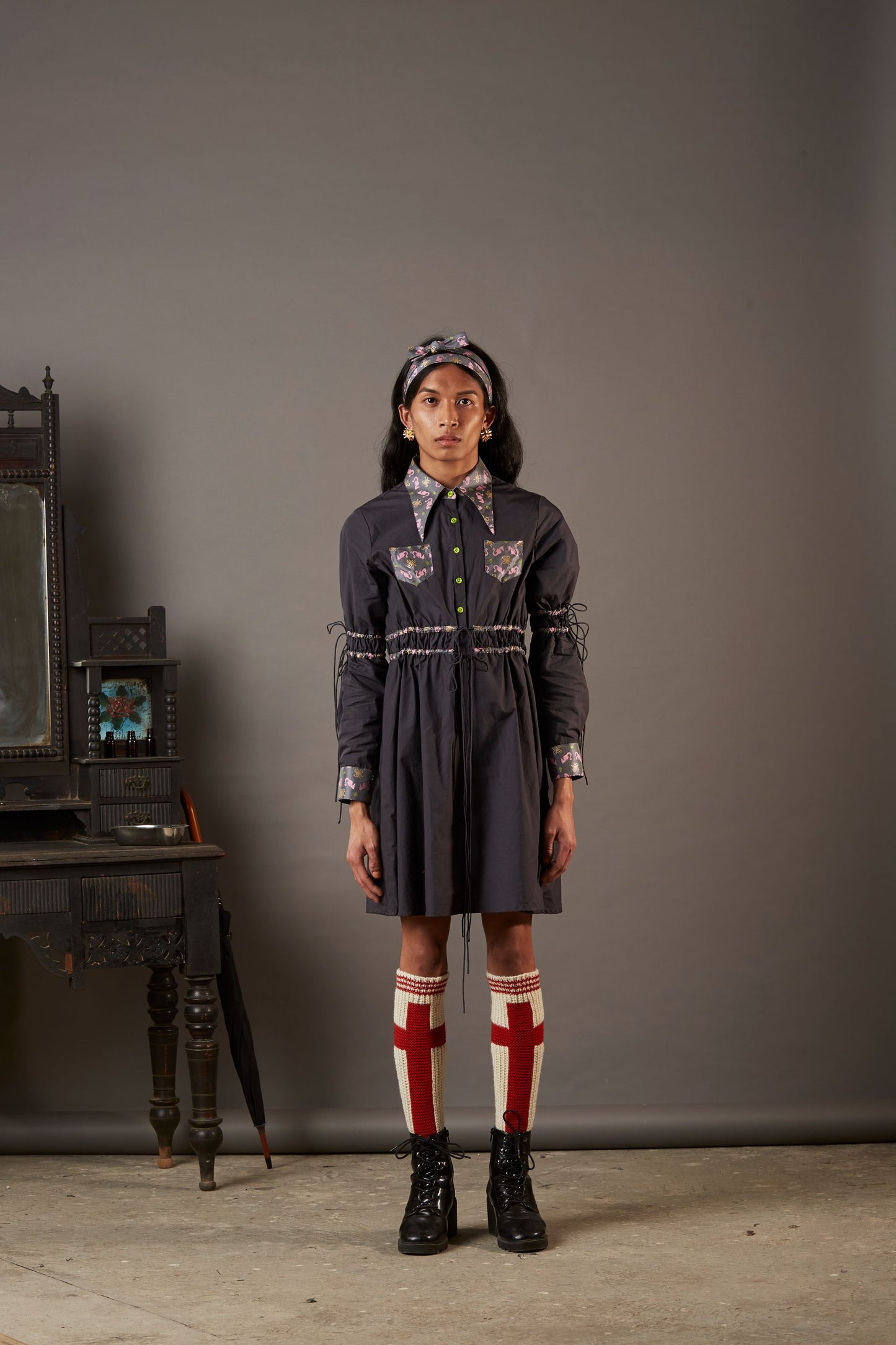 QUOD LONG CROSS SOCKS IN ORGANIC WOOL IN OFF WHITE